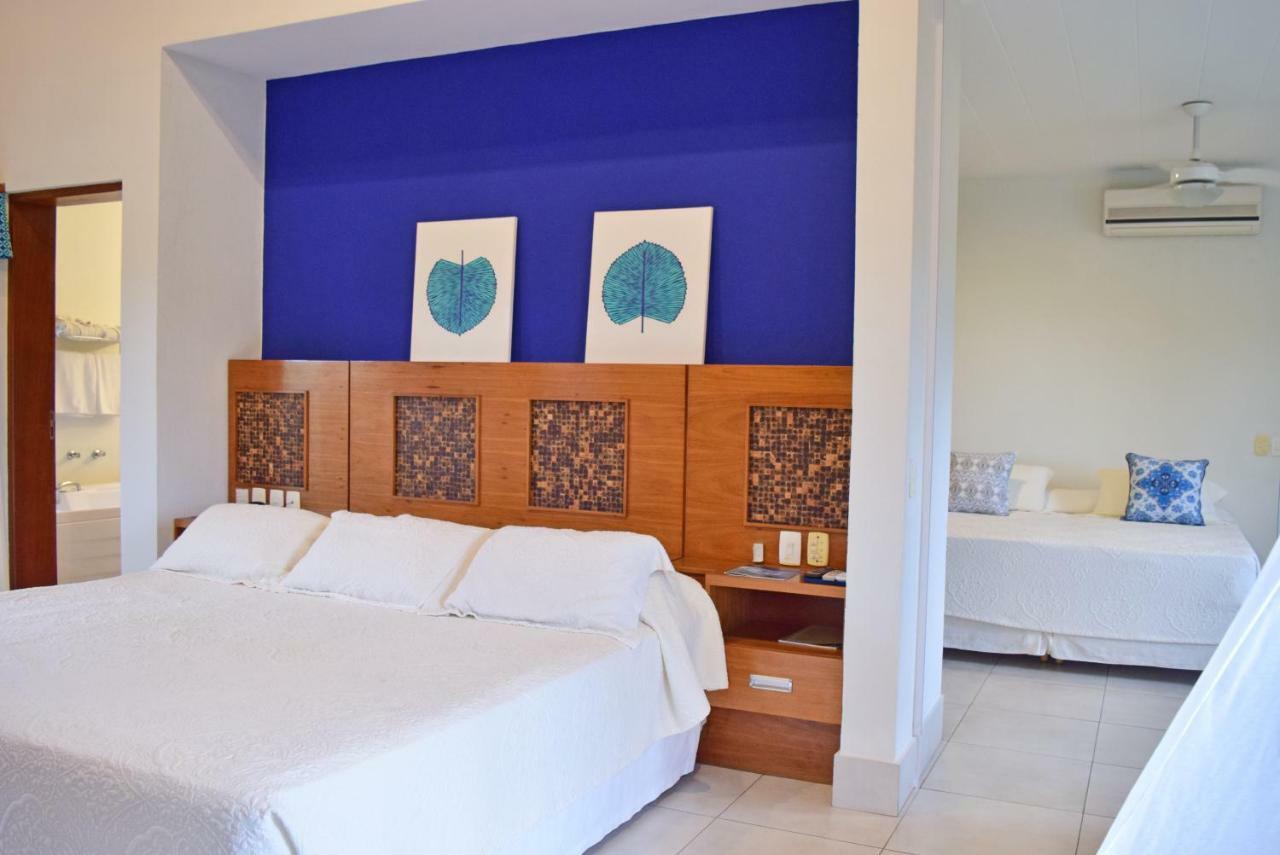 Suíte com Cama King-size e Banheira de Hidromassagem
